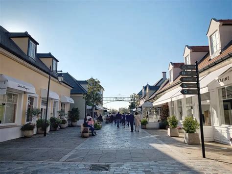 la vallée village outlet mall.